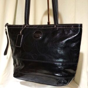 Coach Black 🖤 Patent Leather shoulder bag